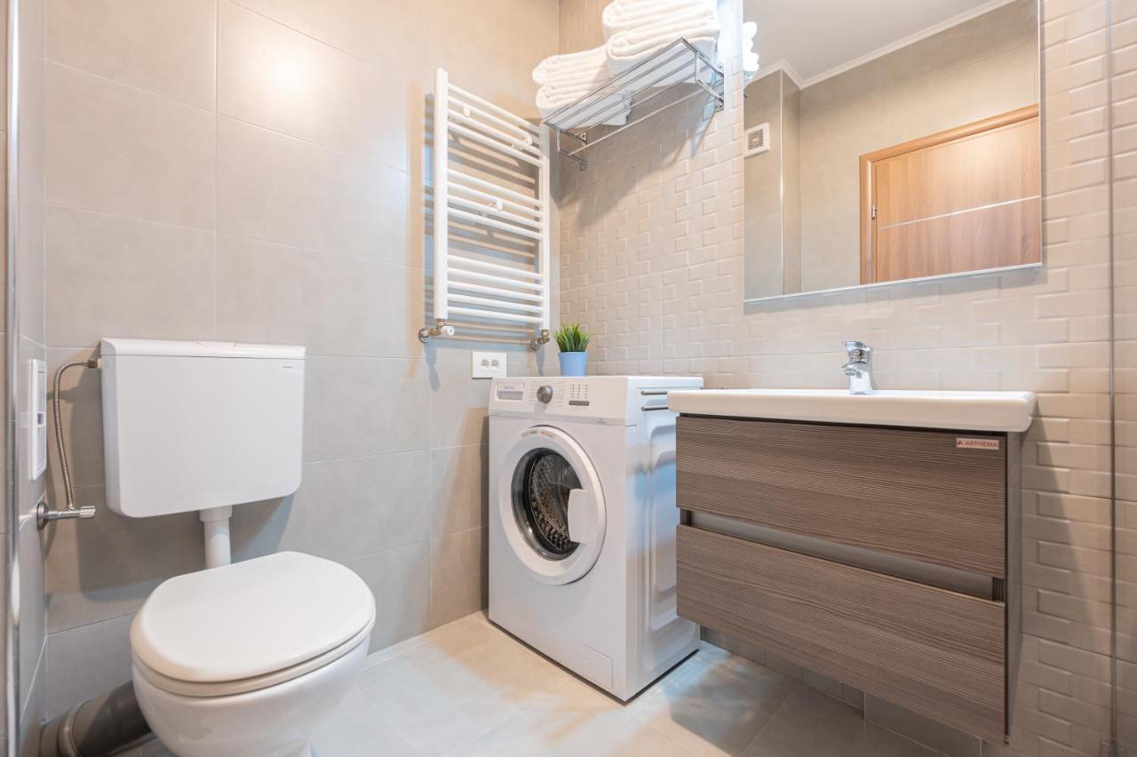 Serene Flat Lejlighed Oradea Eksteriør billede