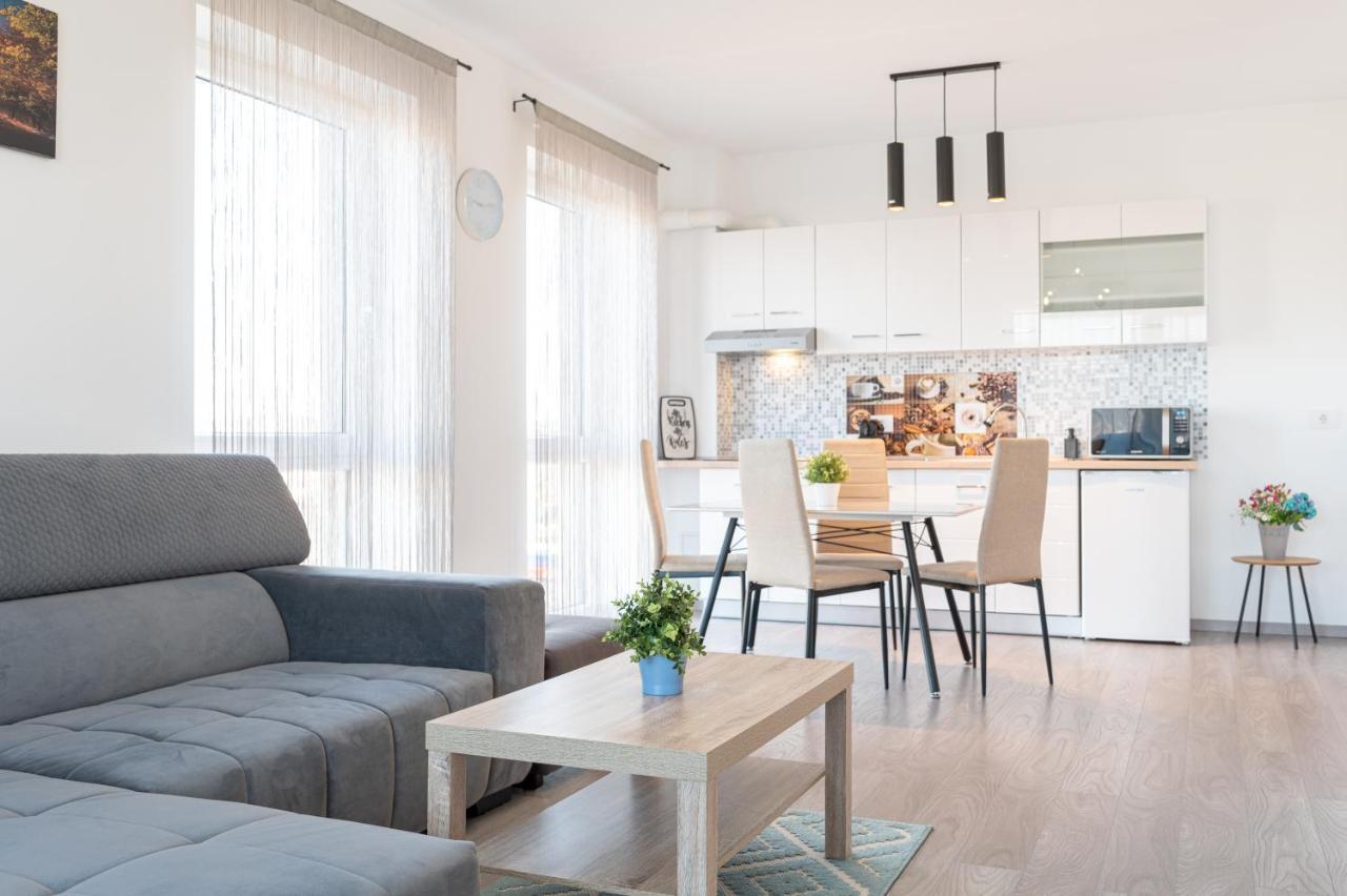Serene Flat Lejlighed Oradea Eksteriør billede
